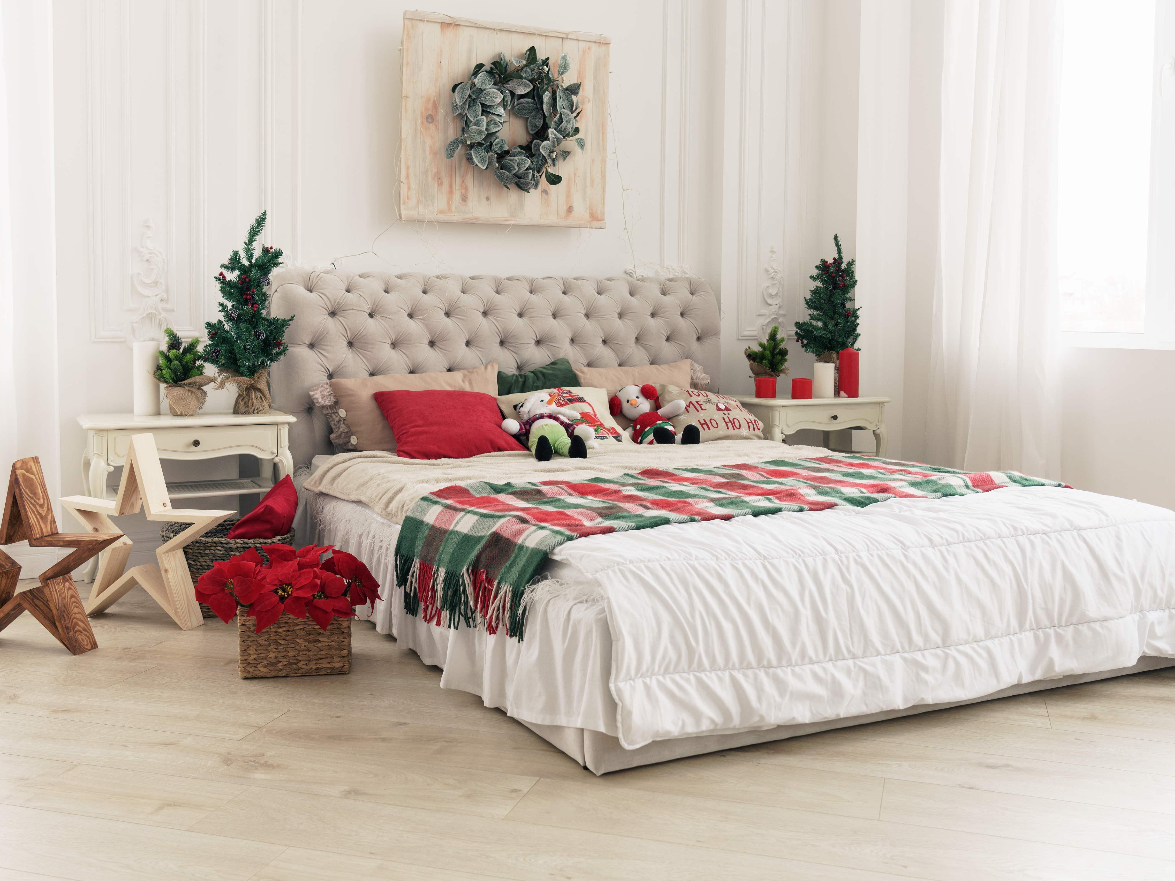 Cosy Christmas bedroom tips